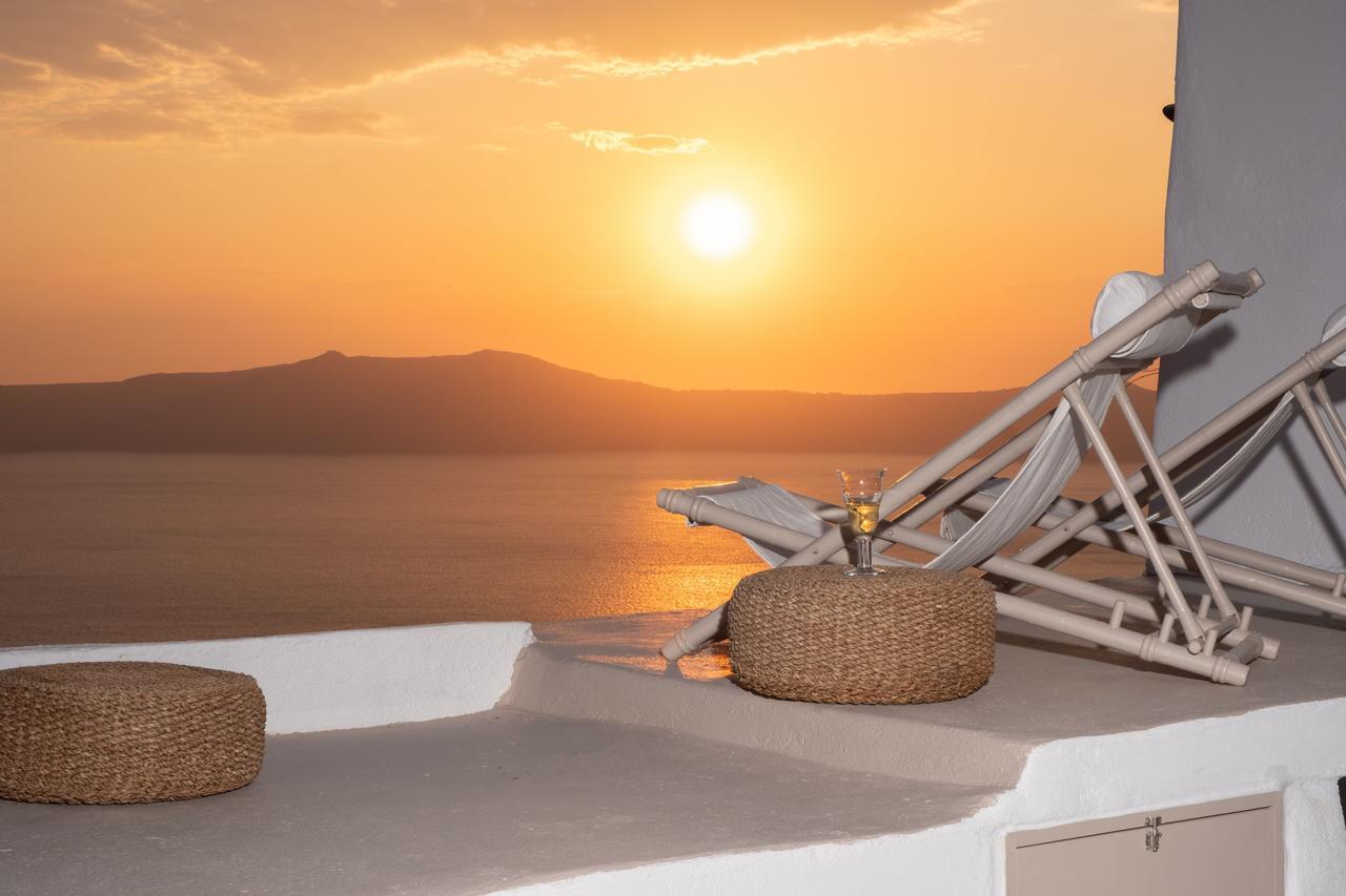 The Globe Suites Villa Fira  Exterior photo