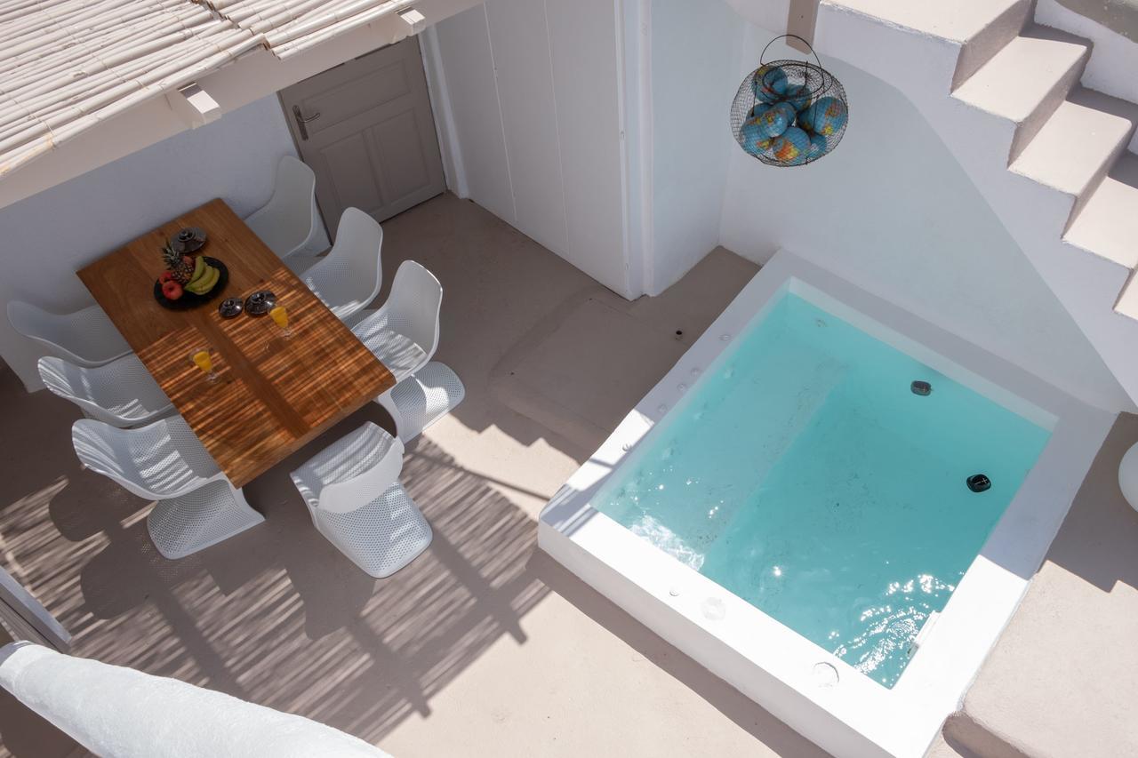 The Globe Suites Villa Fira  Exterior photo