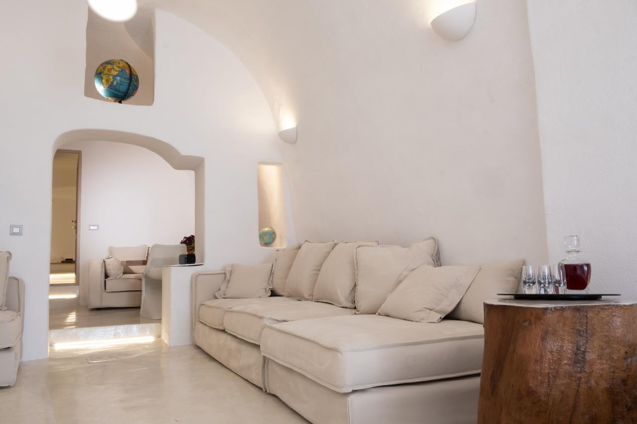 The Globe Suites Villa Fira  Exterior photo