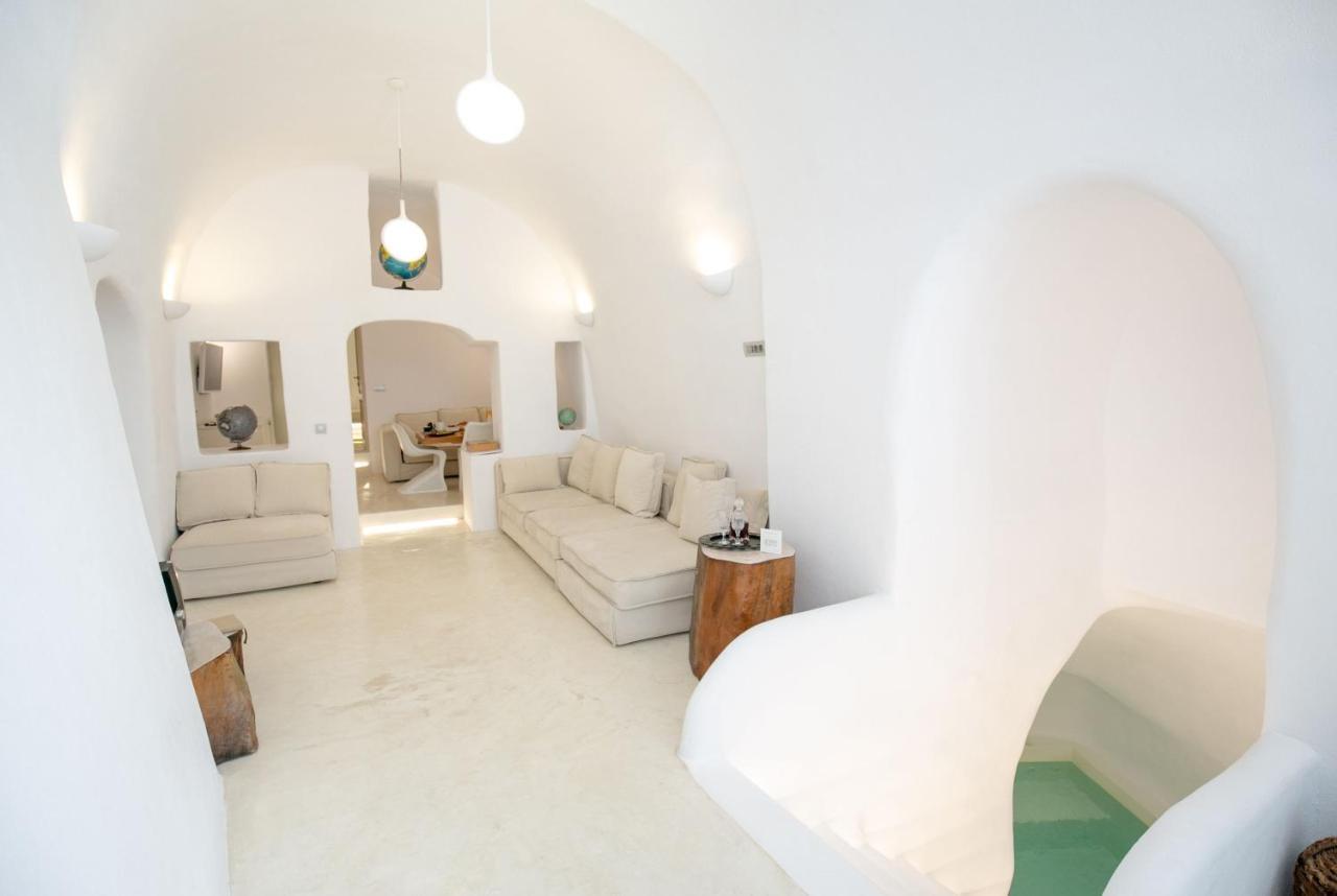 The Globe Suites Villa Fira  Exterior photo