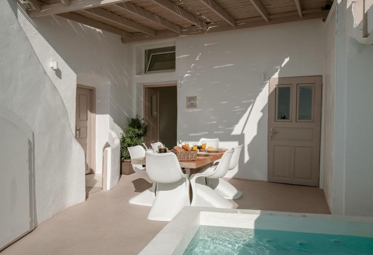 The Globe Suites Villa Fira  Exterior photo