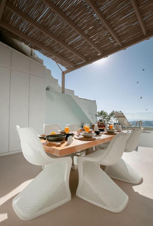 The Globe Suites Villa Fira  Exterior photo