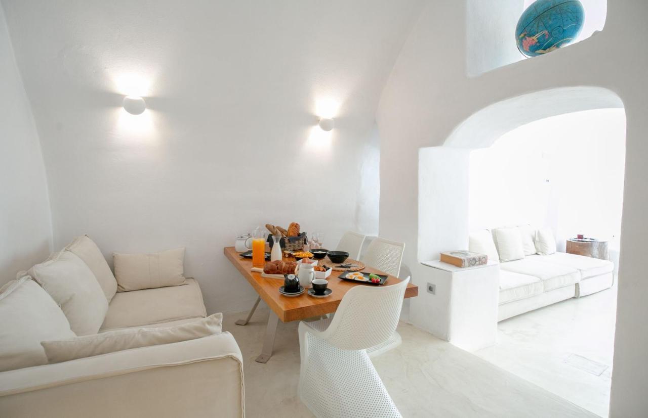 The Globe Suites Villa Fira  Exterior photo