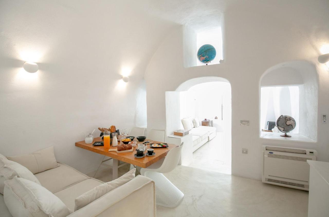 The Globe Suites Villa Fira  Exterior photo