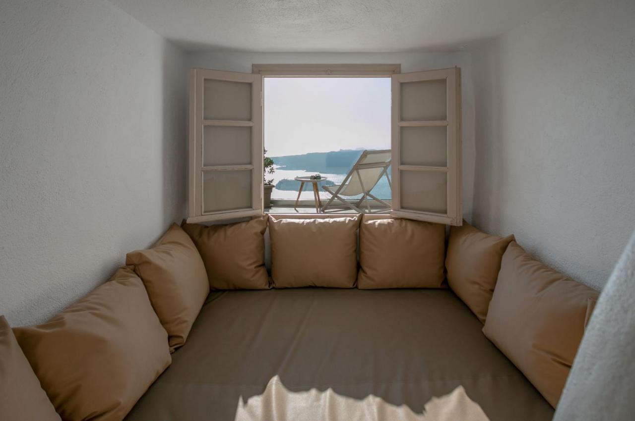 The Globe Suites Villa Fira  Exterior photo